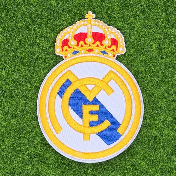 Real Madrid Embroidered Crest Patch 4.5" Iron-on - Picture 3 of 4